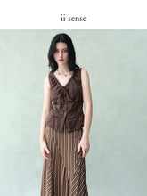 Загрузить изображение в средство просмотра галереи, Umber Pleated Vest