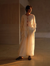 Загрузить изображение в средство просмотра галереи, Ivory Embroidery Easy Shirt