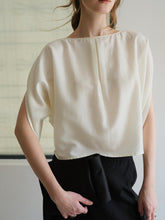 Cargar imagen en el visor de la galería, Ivory Wool Agnes Top