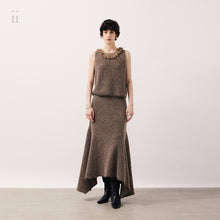 Load image into Gallery viewer, Smoky Brown Wool Tassel Top
