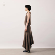 Load image into Gallery viewer, Smoky Brown Wool Tassel Top
