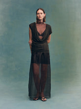 Carica l&#39;immagine nel visualizzatore di Gallery, Umber Low-neck Shadow Dress

