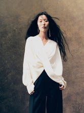 Cargar imagen en el visor de la galería, Gentlewomen Satin Shirt
