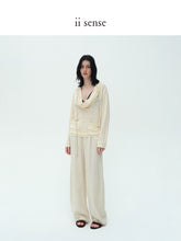 Carica l'immagine nel visualizzatore di Gallery, Wide-neck Top
