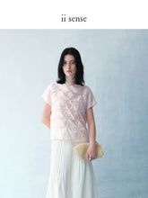 Carica l'immagine nel visualizzatore di Gallery, Petal Pleated Top
