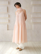 Загрузить изображение в средство просмотра галереи, Petal Pleated Holiday Dress
