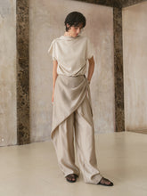 Carica l'immagine nel visualizzatore di Gallery, Khaki Drapery Trousers
