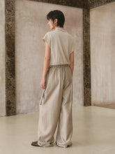Carica l'immagine nel visualizzatore di Gallery, Khaki Drapery Trousers
