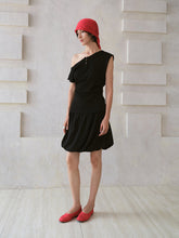 Cargar imagen en el visor de la galería, Black Off-Shouder Top

