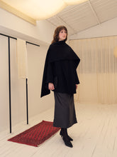 Загрузить изображение в средство просмотра галереи, Black Wool Silk Cozy Cap Coat

