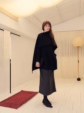 Загрузить изображение в средство просмотра галереи, Black Wool Silk Cozy Cap Coat
