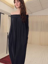 画像をギャラリービューアに読み込む, Stone Pleated Off-shoulder Dress
