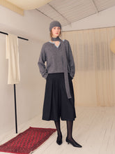 将图片加载到图库查看器，Light Grey Cashmere Layered Collar Sweater
