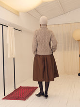 画像をギャラリービューアに読み込む, Oat Cashmere Wide-collar Sweater
