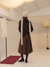 Cargar imagen en el visor de la galería, Chestnut Breezy Midi Pants

