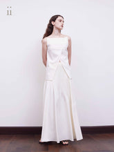 Cargar imagen en el visor de la galería, Ivory Pleated Maxi Skirt
