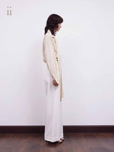 Cargar imagen en el visor de la galería, Ivory Classic Trousers

